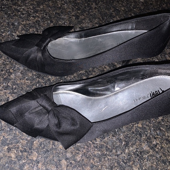 Mid black heels size 7 - Picture 3 of 5